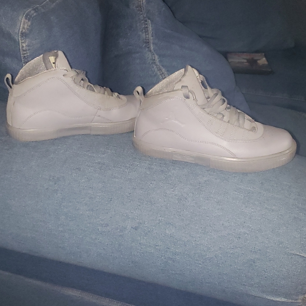 Air Jordan - Picture 3 of 4